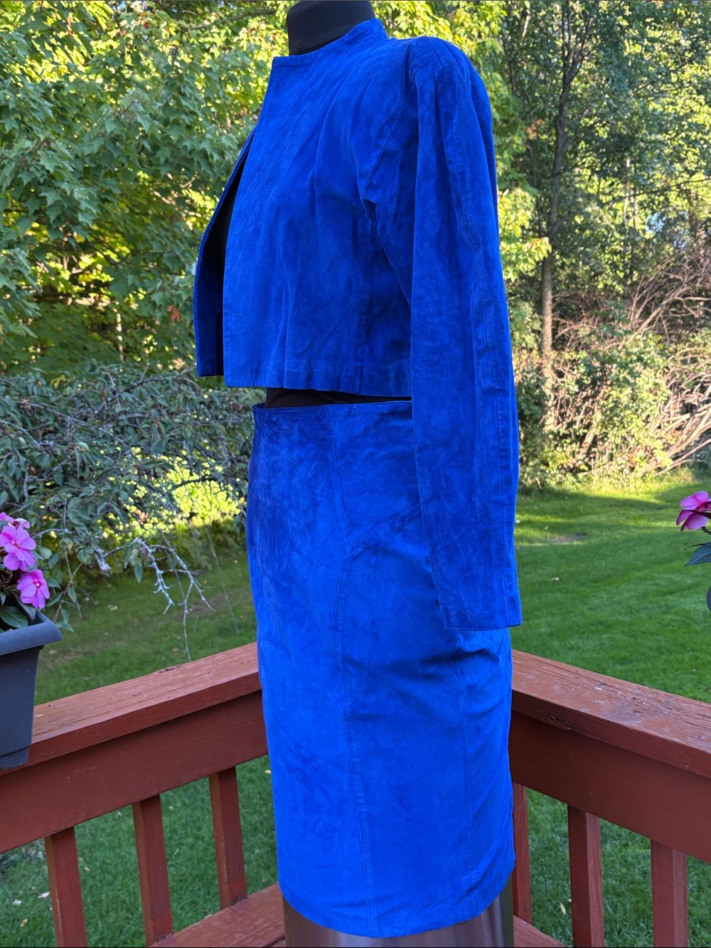 Beautiful vintage blue tannery West genuine suede pencil skirt suit. - Picture 2 of 12